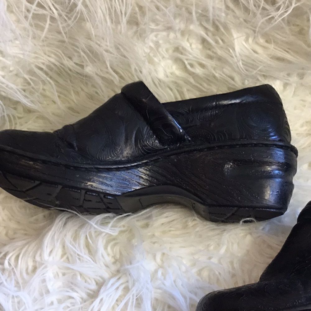Black size 8 clogs by BOLO with tooled upper - Picture 5 of 12